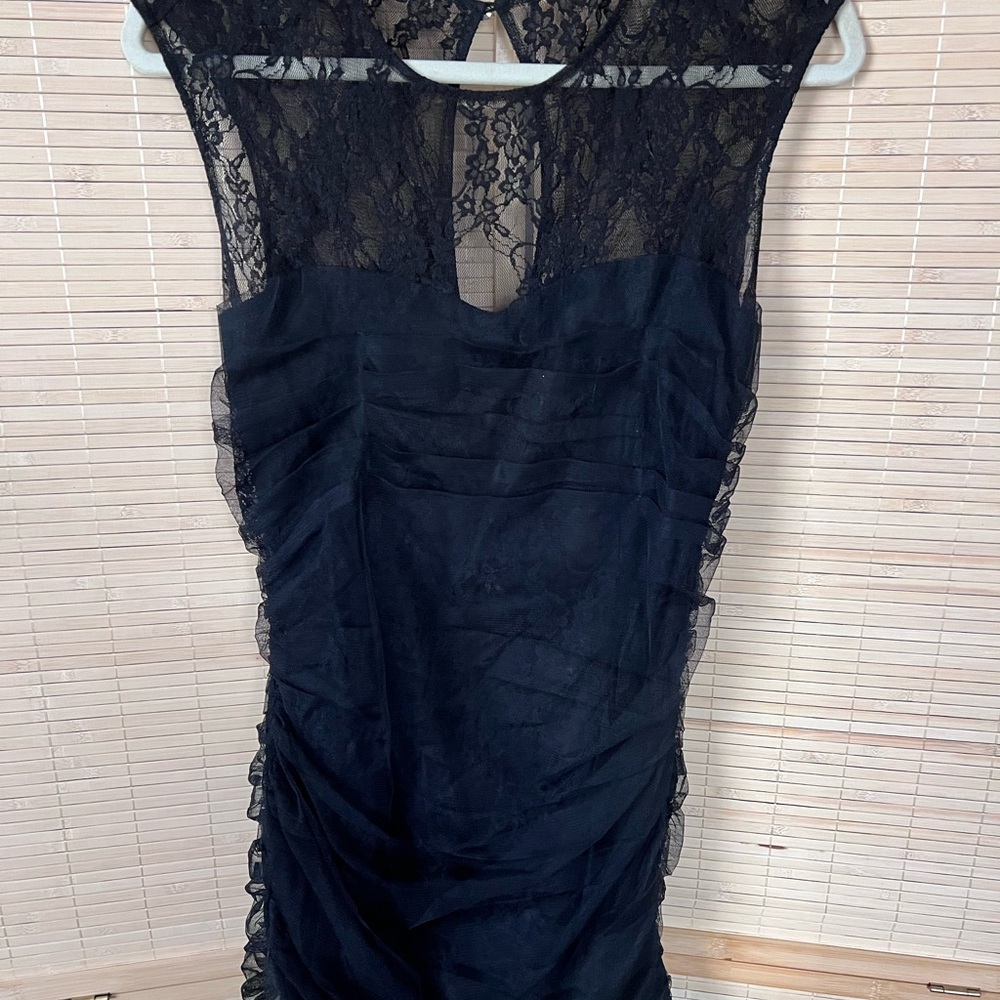 En Creme Elegant Black Lace Accent Top